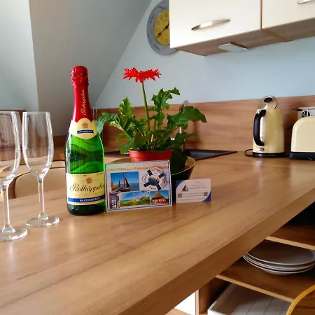 Lavendelblume - 4 Sterne - Inklusive Eigener Bikebox Mit Strom, Waeschepaket, Power Wlan, Parkplatz, Early Checkin # Bestpreisgarantie # Appartement Zingst