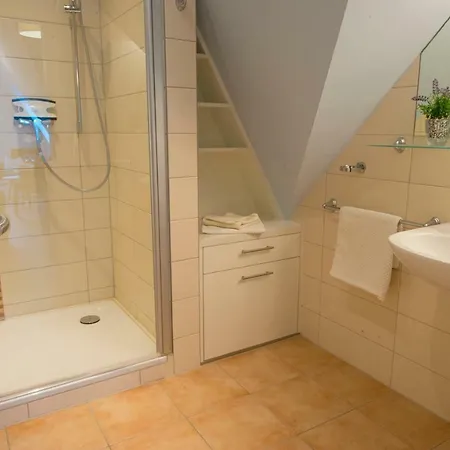 Lavendelblume - 4 Sterne - Inklusive Eigener Bikebox Mit Strom, Waeschepaket, Power Wlan, Parkplatz, Early Checkin # Bestpreisgarantie # Apartman Zingst