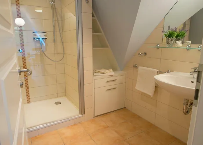 Lavendelblume - 4 Sterne - Inklusive Eigener Bikebox Mit Strom, Waeschepaket, Power Wlan, Parkplatz, Early Checkin # Bestpreisgarantie # شقة زنغست